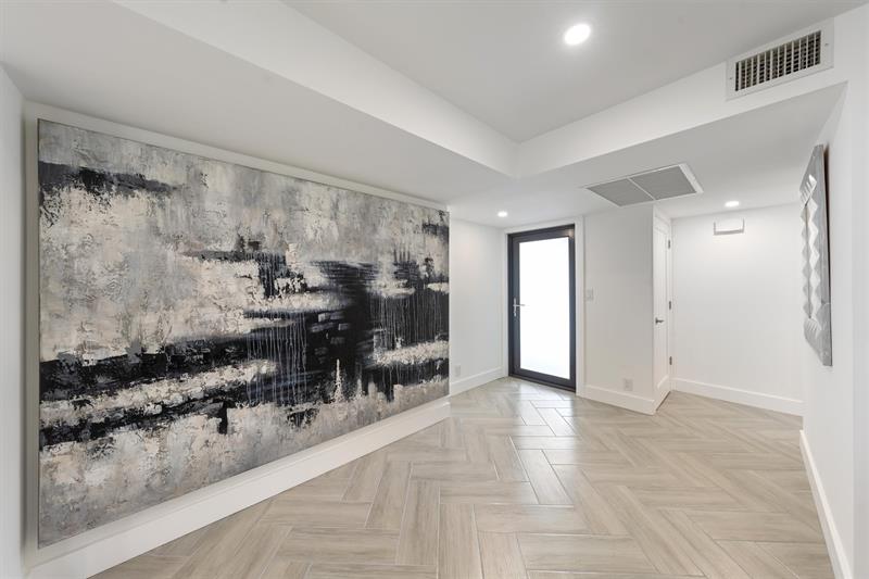 Image 20 of 30 For 1578 Ocean Lane  114