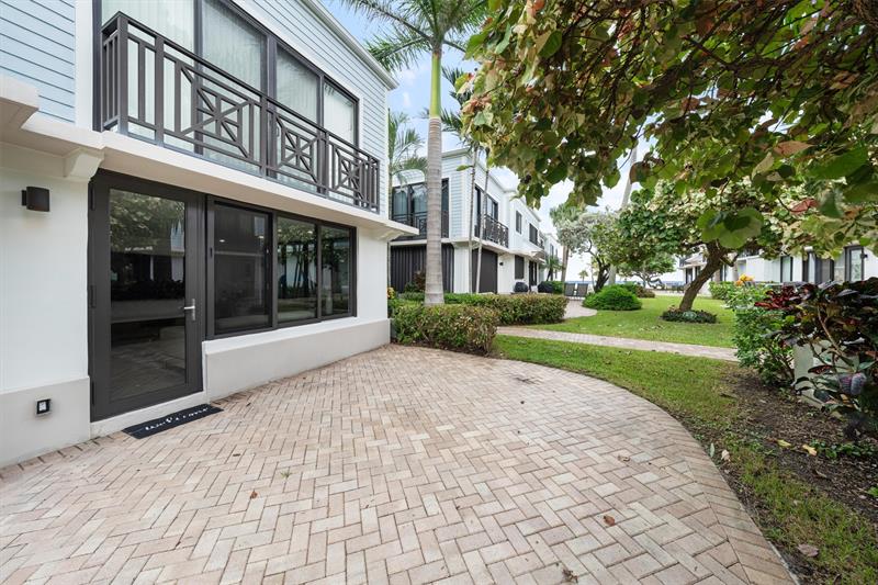 Image 4 of 30 For 1578 Ocean Lane  114