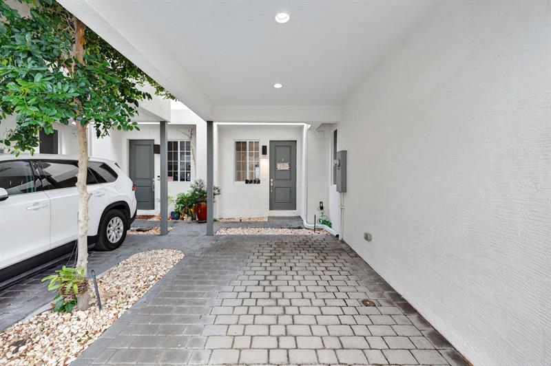 Image 43 of 52 For 737 1st Ct  737