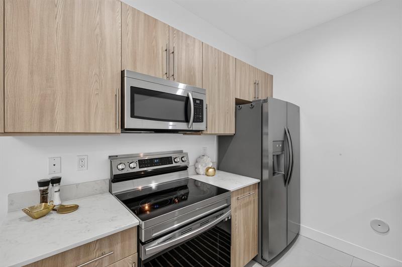 Image 8 of 52 For 737 1st Ct  737