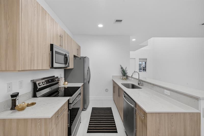 Image 9 of 52 For 737 1st Ct  737
