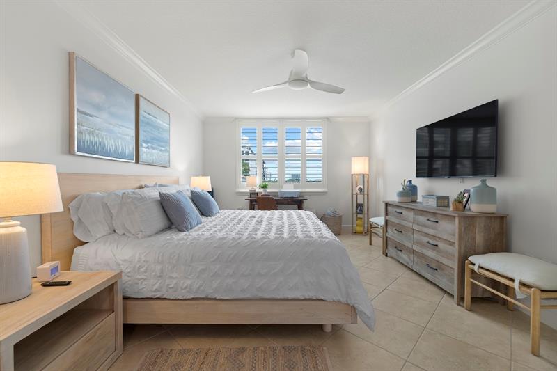 Image 16 of 23 For 99 Mizner Boulevard  403