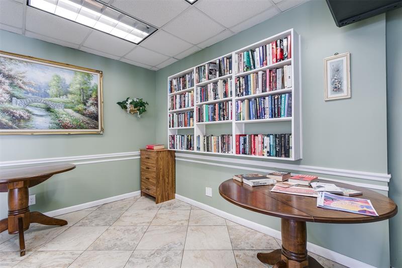 Image 9 of 11 For 608 Natura Blvd  305