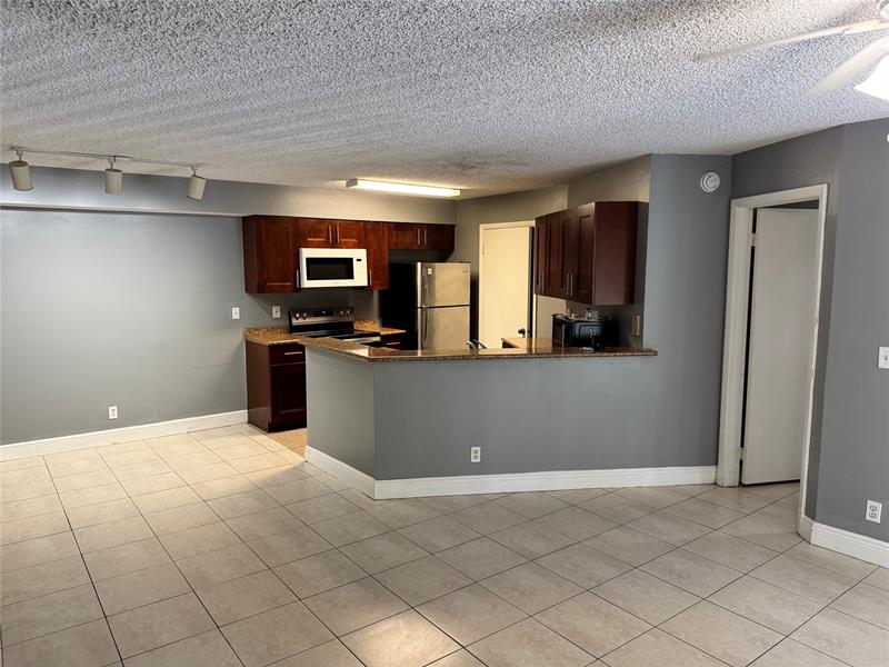 Image 3 of 16 For 9999 Summerbreeze Dr  704
