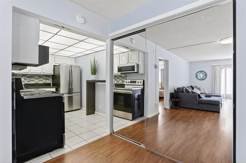 Image 4 of 20 For 1428 4th Ave  228