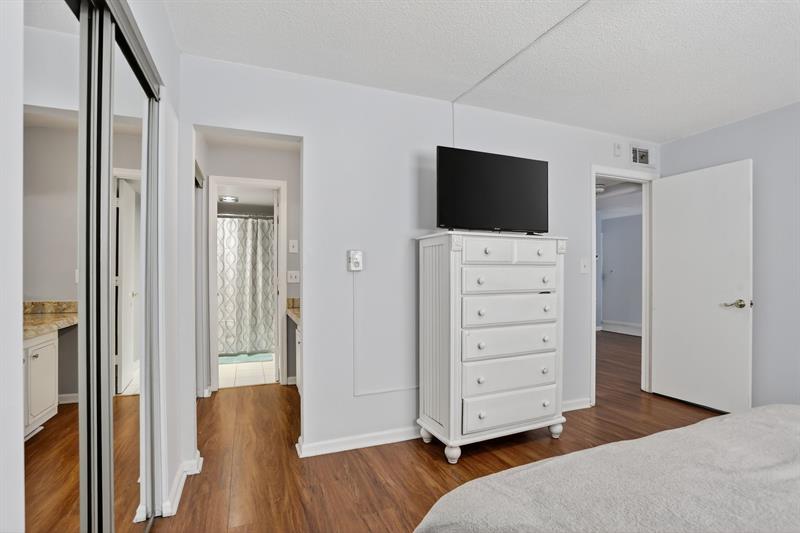 Image 8 of 20 For 1428 4th Ave  228