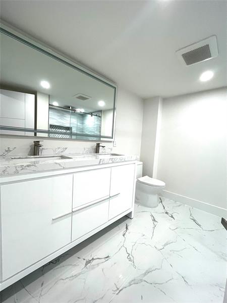 Image 12 of 14 For 3430 Galt Ocean Dr  908