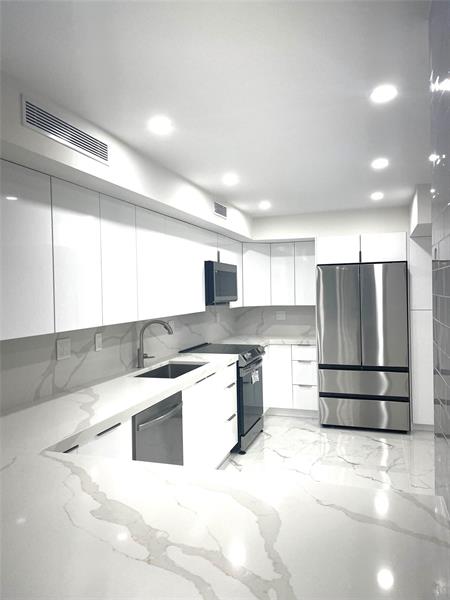 Image 6 of 14 For 3430 Galt Ocean Dr  908