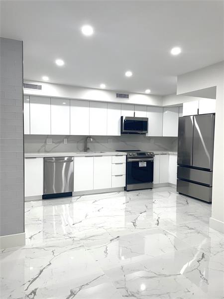 Image 7 of 14 For 3430 Galt Ocean Dr  908