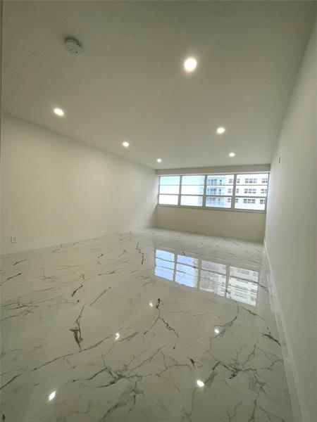 Image 8 of 14 For 3430 Galt Ocean Dr  908
