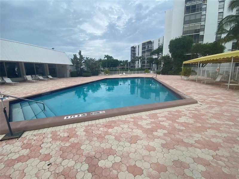 Image 11 of 11 For 20400 Country Club Dr  417
