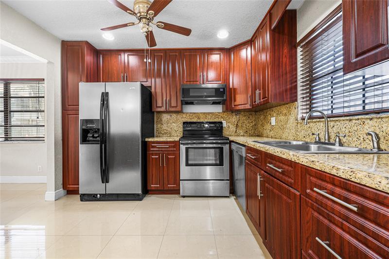 Image 6 of 36 For 3361 85th Ave  109