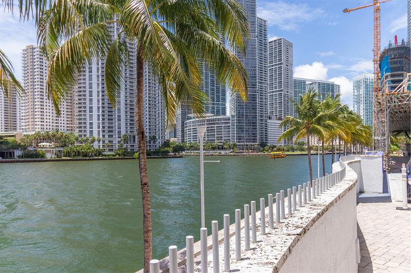 Image 2 of 73 For 335 Biscayne Blvd  2400