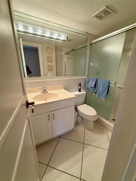 Image 23 of 25 For 1752 3rd Ter  318c