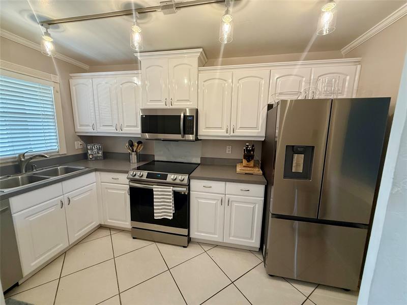 Image 8 of 25 For 1752 3rd Ter  318c