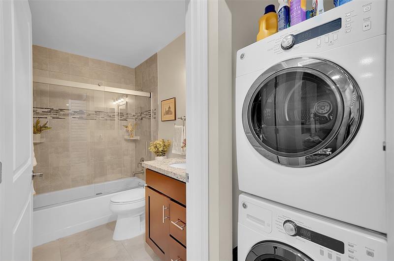 Image 11 of 36 For 573 Woodgate Cir