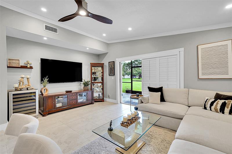Image 19 of 36 For 573 Woodgate Cir