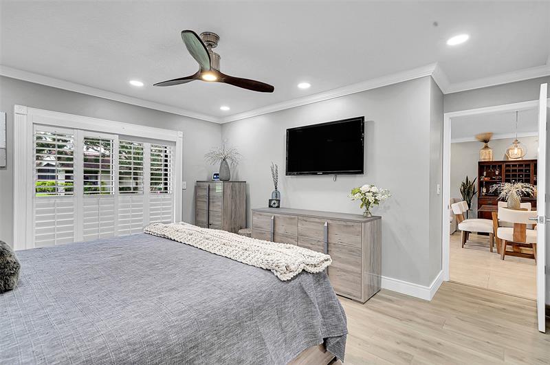 Image 22 of 36 For 573 Woodgate Cir