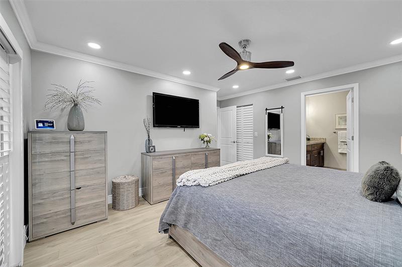 Image 23 of 36 For 573 Woodgate Cir