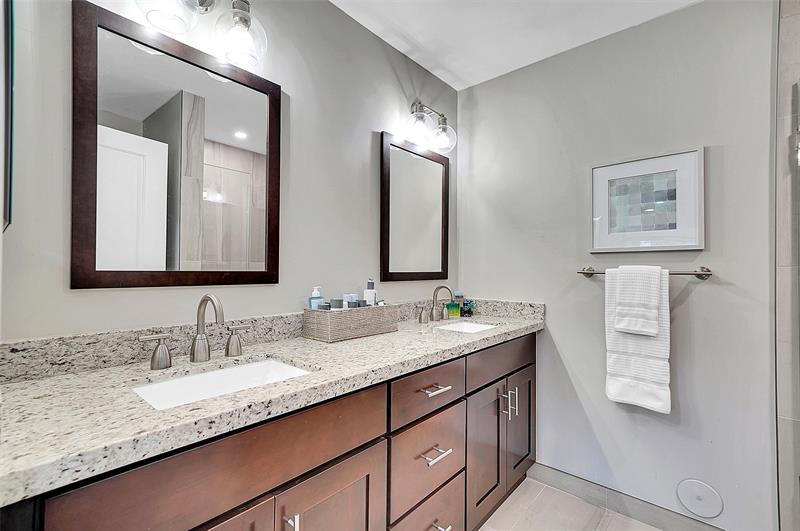 Image 24 of 36 For 573 Woodgate Cir