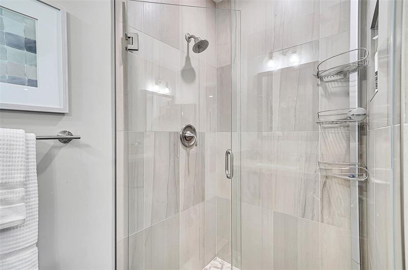 Image 25 of 36 For 573 Woodgate Cir