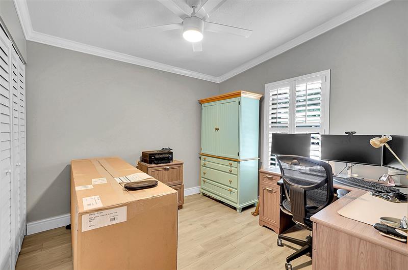 Image 26 of 36 For 573 Woodgate Cir