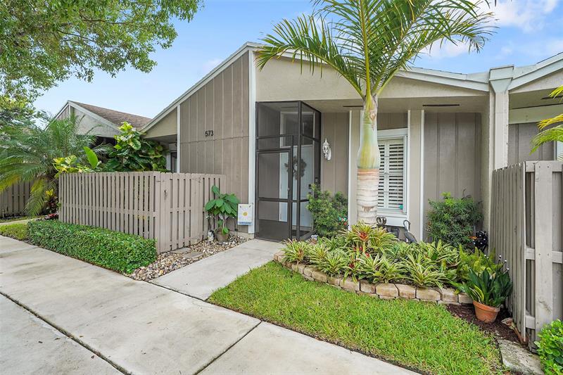 Image 3 of 36 For 573 Woodgate Cir