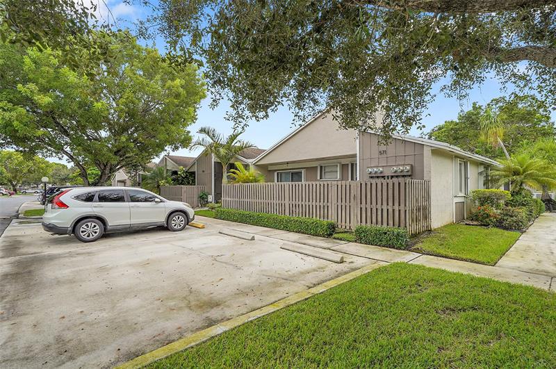 Image 4 of 36 For 573 Woodgate Cir