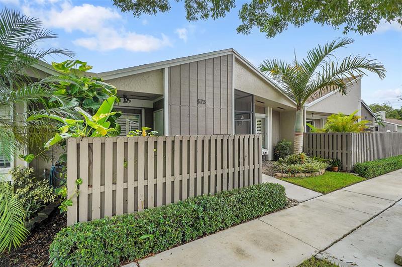 Image 5 of 36 For 573 Woodgate Cir