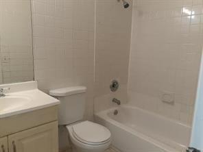 Image 16 of 22 For 4100 Riverside Dr  01