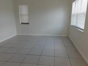 Image 18 of 22 For 4100 Riverside Dr  01