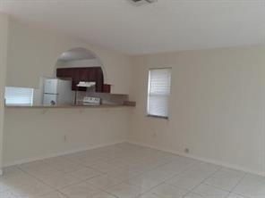 Image 5 of 22 For 4100 Riverside Dr  01