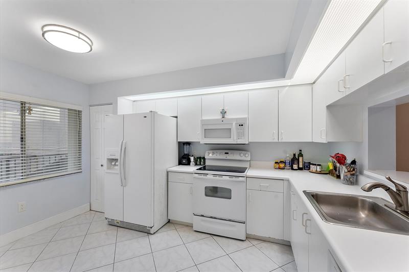 Image 8 of 17 For 850 138th Ave  208d