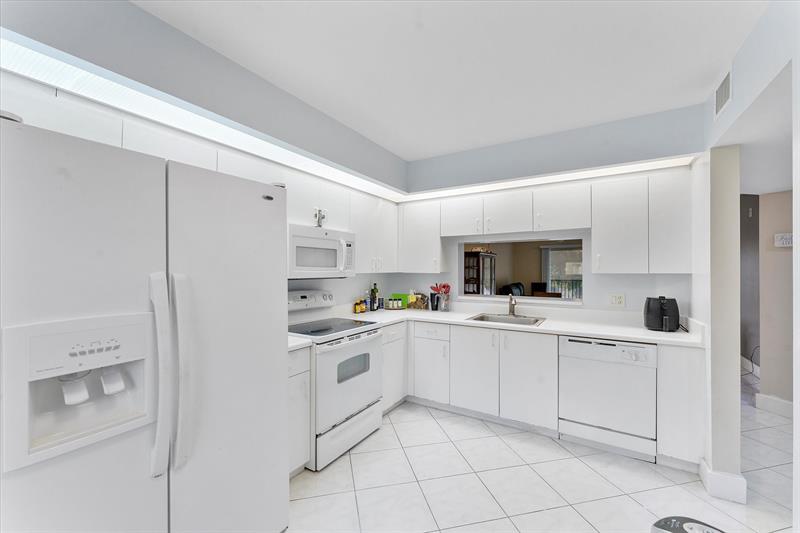 Image 9 of 17 For 850 138th Ave  208d