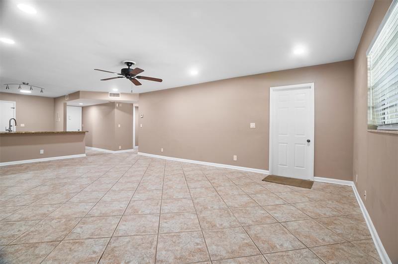 Image 10 of 33 For 22615 66th Ave  112