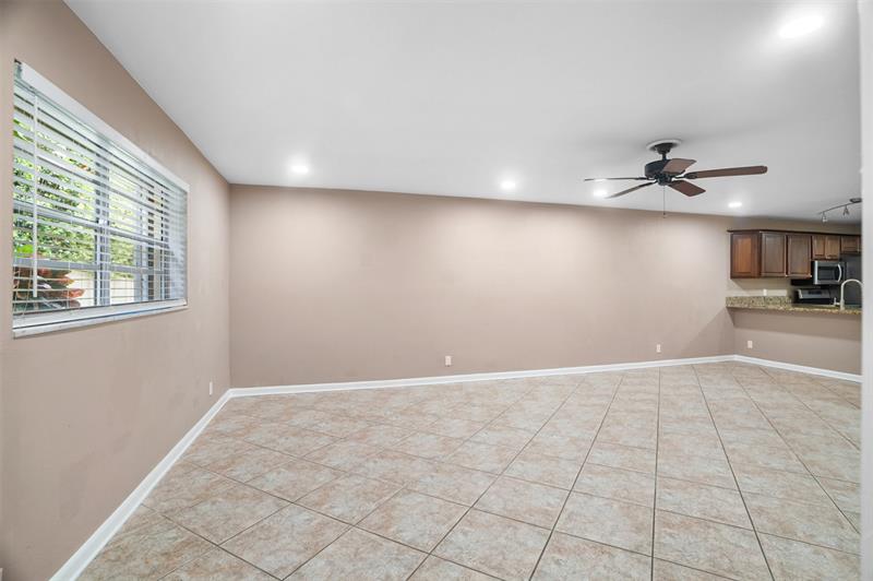 Image 11 of 33 For 22615 66th Ave  112