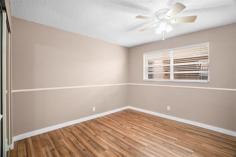 Image 17 of 33 For 22615 66th Ave  112