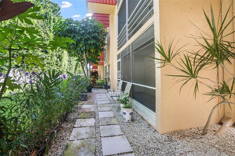 Image 19 of 33 For 22615 66th Ave  112