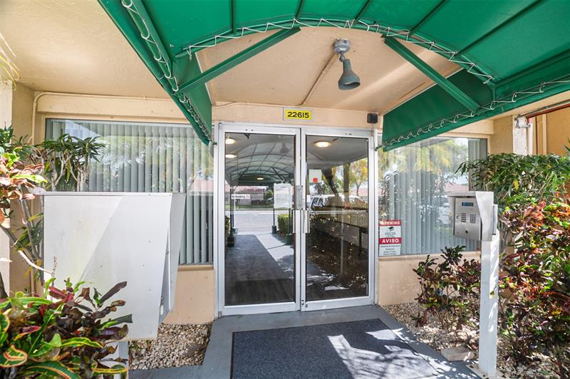 Image 24 of 33 For 22615 66th Ave  112