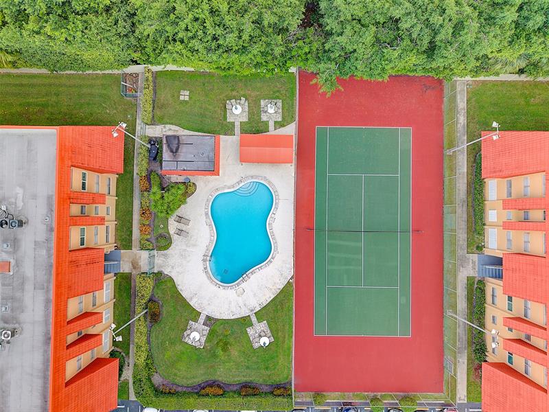 Image 31 of 33 For 22615 66th Ave  112