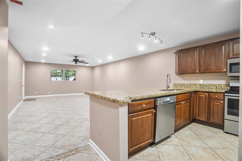 Image 5 of 33 For 22615 66th Ave  112