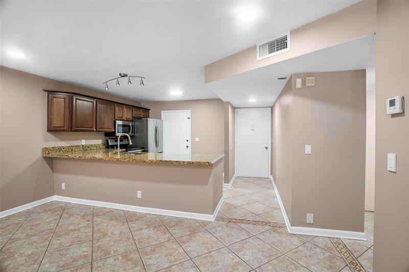 Image 8 of 33 For 22615 66th Ave  112