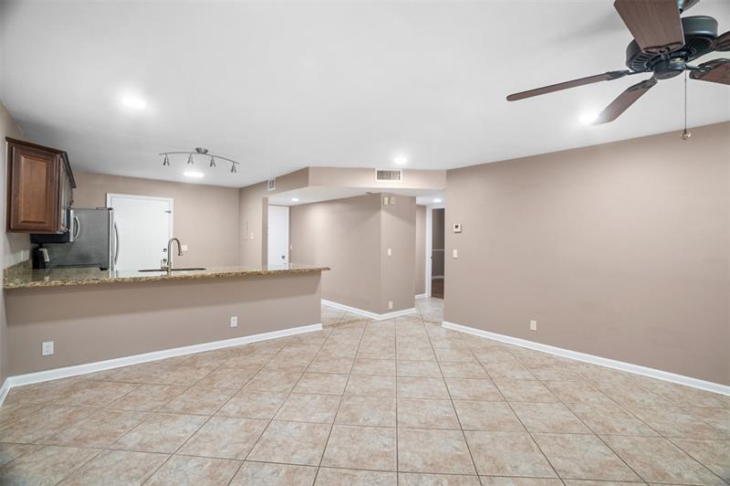 Image 9 of 33 For 22615 66th Ave  112