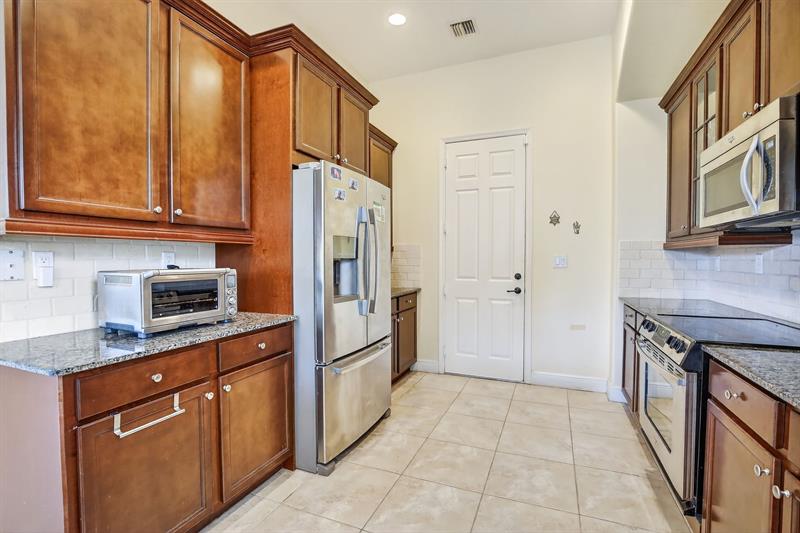 Image 18 of 67 For 8541 38th St