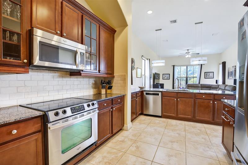 Image 19 of 67 For 8541 38th St