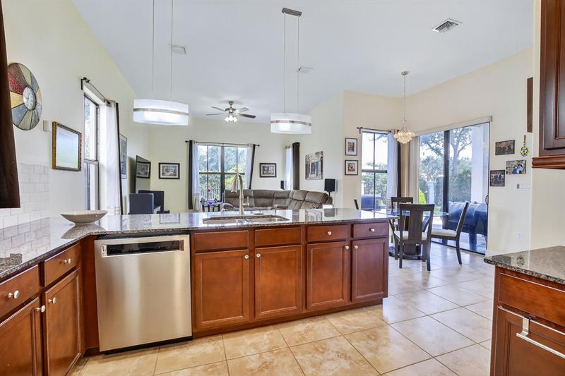 Image 20 of 67 For 8541 38th St
