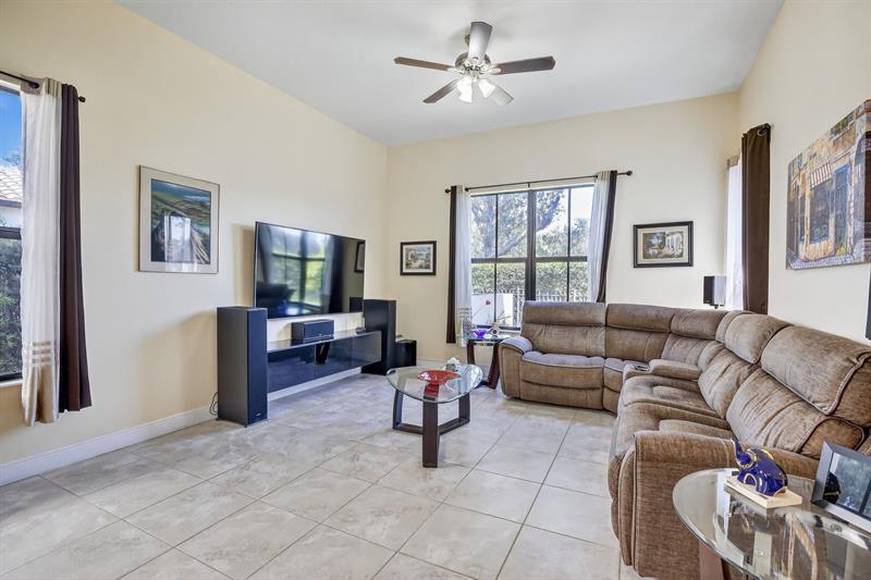 Image 21 of 67 For 8541 38th St