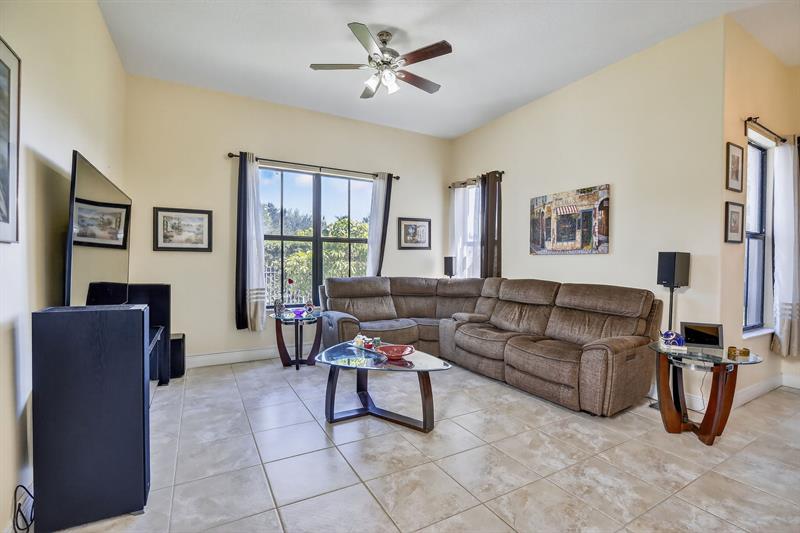 Image 22 of 67 For 8541 38th St