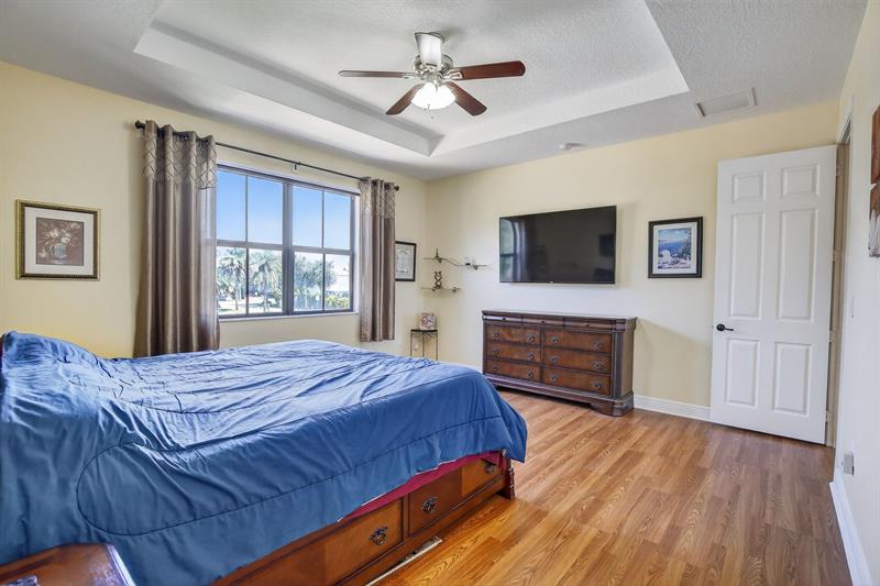 Image 32 of 67 For 8541 38th St