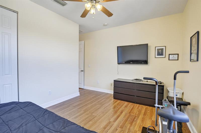 Image 42 of 67 For 8541 38th St